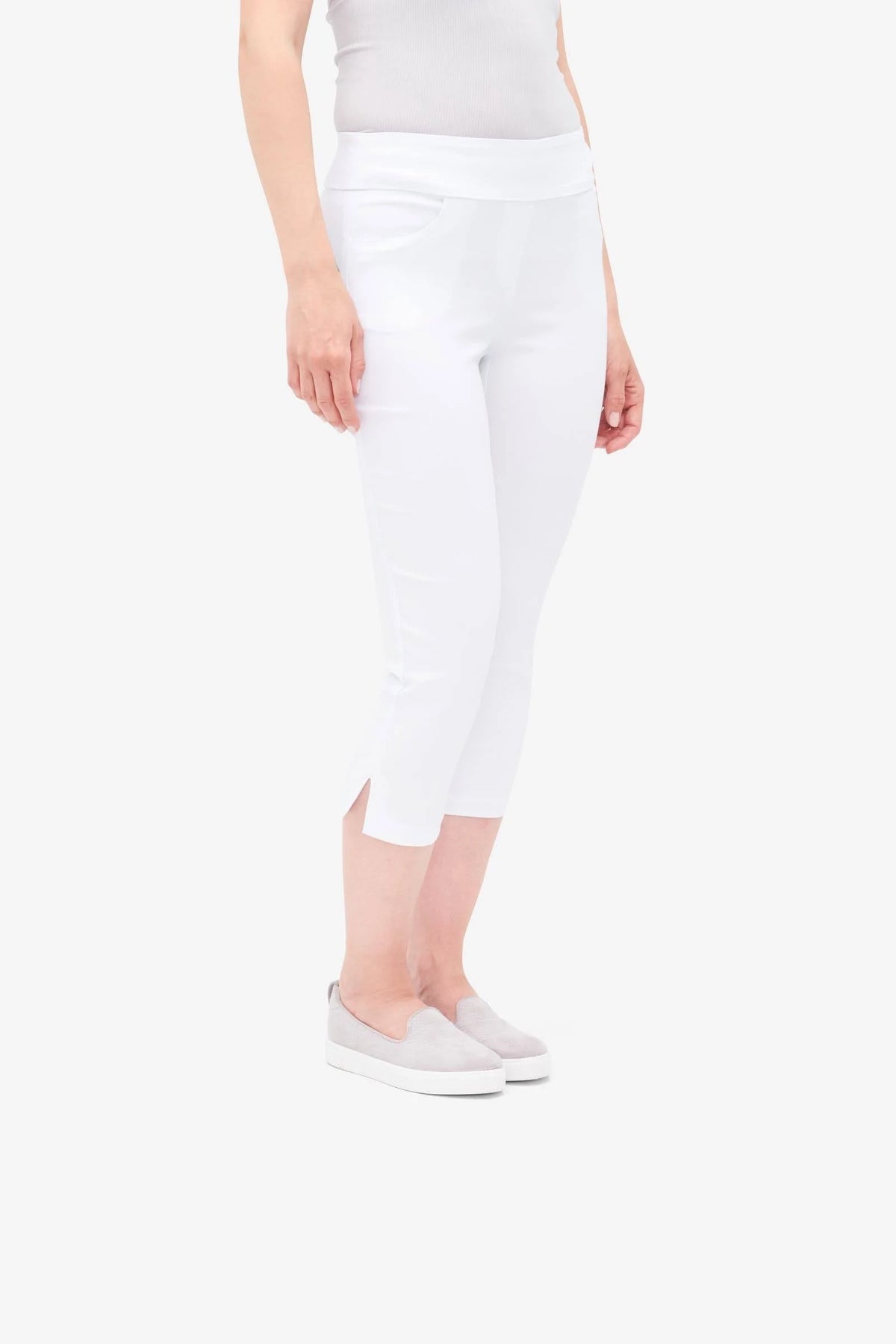 White Pocket Capris J9320